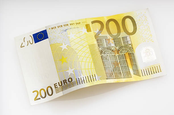 The Role of the 200 Euro Banknote in the European Economy